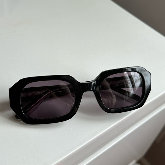 Calvin Klein sunglasses - Picture 2 of 5